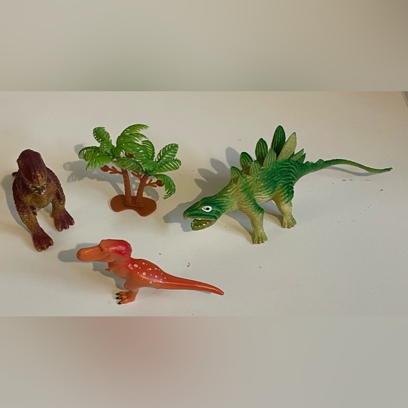 3 Dinosaurs and Palm Tree set toys - Action Figure Set - Picture 2 of 4